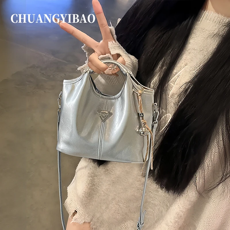 银色手提超火小拎包包女式2025新款轻奢小众高级质感菜篮子水桶包