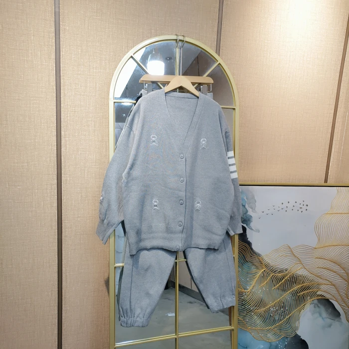 AK75孕妇灰色针织套装M90-130XL150