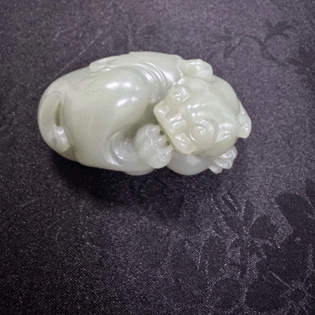 F49089和田玉于田料手把件貔貅63x37mm