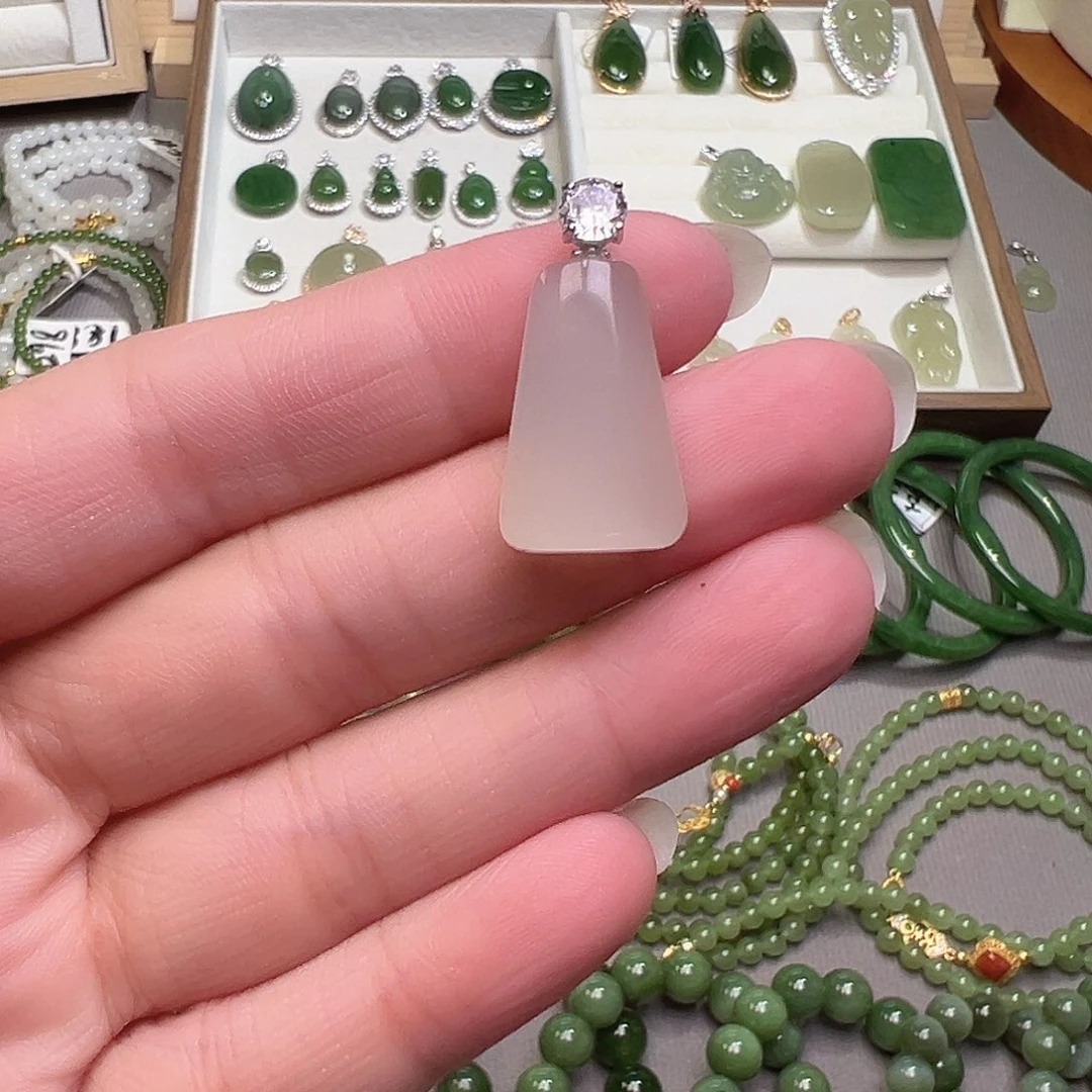 颈饰银S925镶嵌和田玉