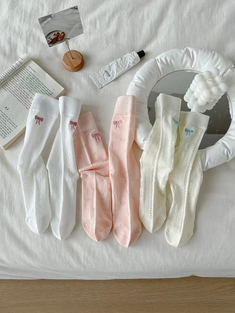 暗纹蝴蝶结刺绣袜