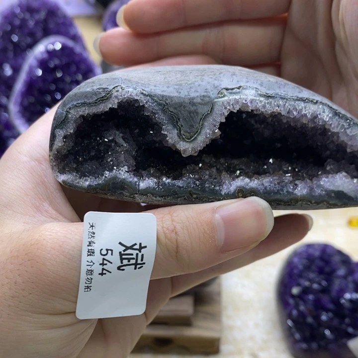 紫晶未镶嵌大型摆件（非配饰）