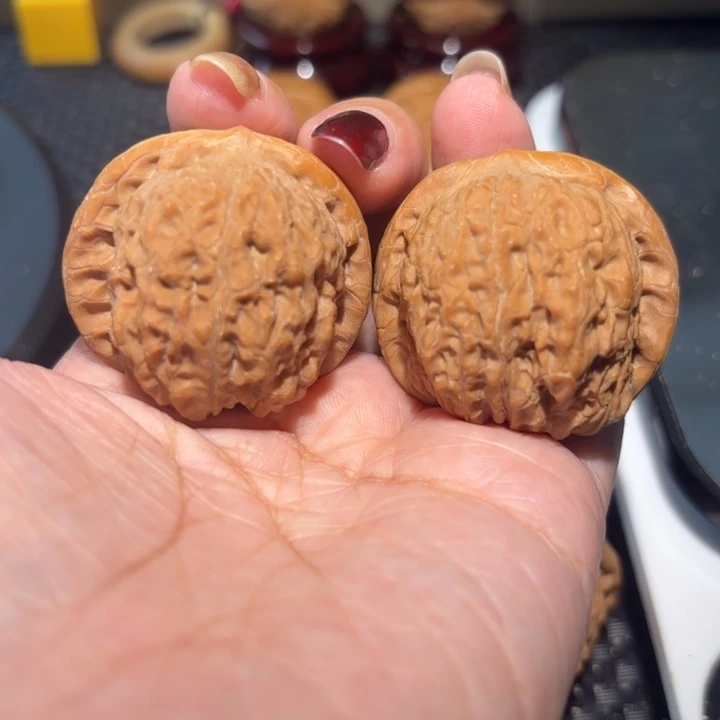 文玩核桃把件37血麒麟