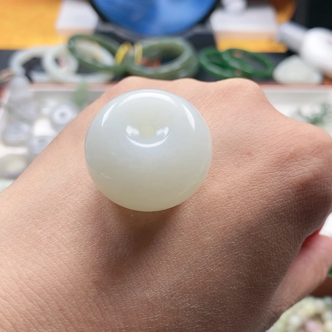 和田玉未镶嵌颈饰题****。