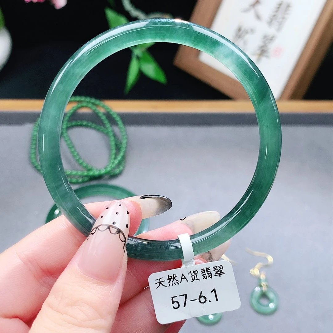 翡翠手镯（圆镯）未镶嵌