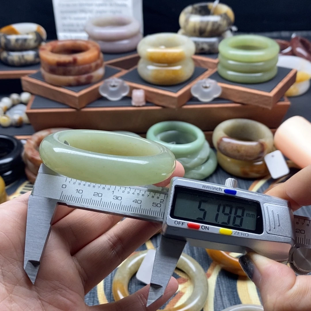 石英质玉未镶嵌手镯