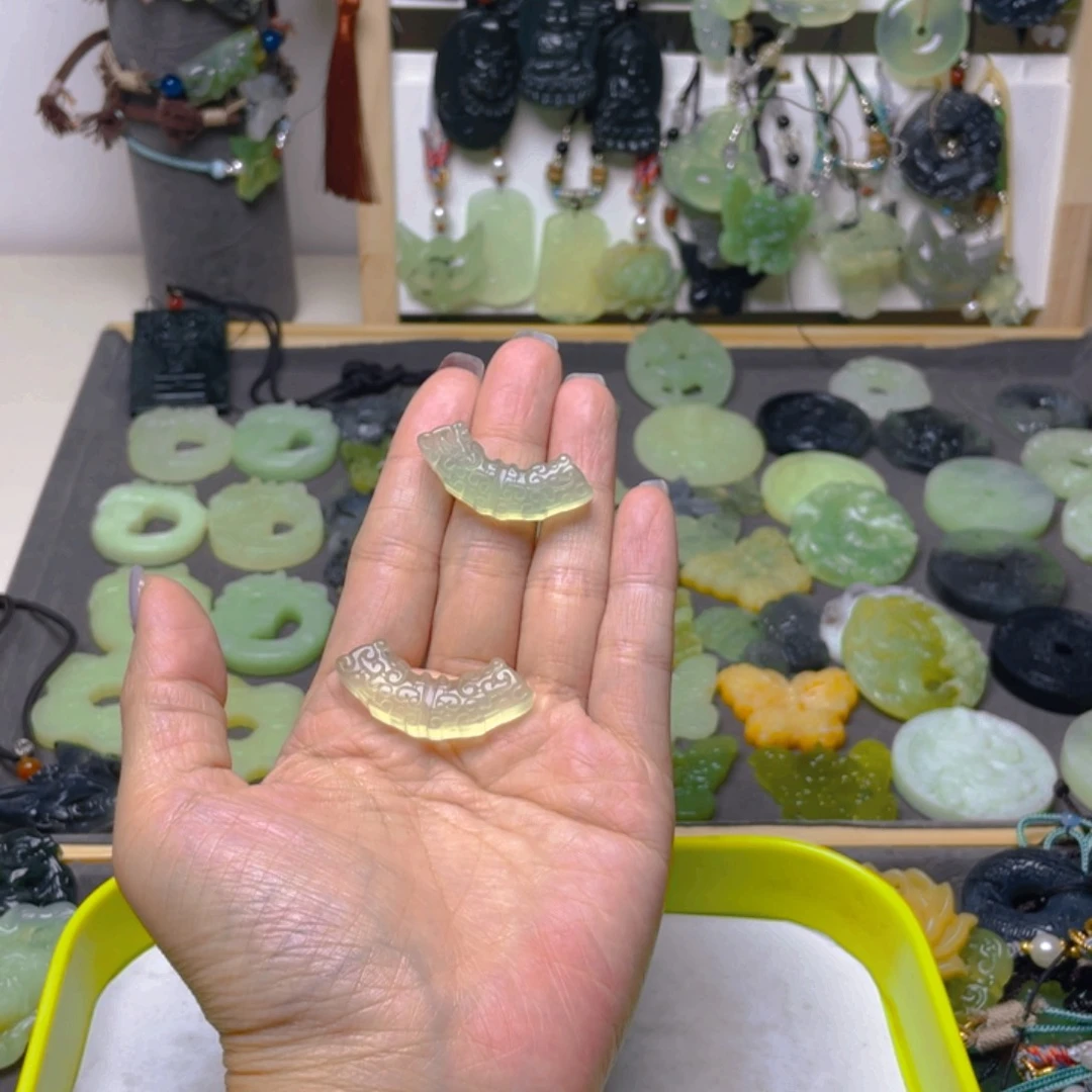 蛇纹石玉未镶嵌颈饰多样性发一件