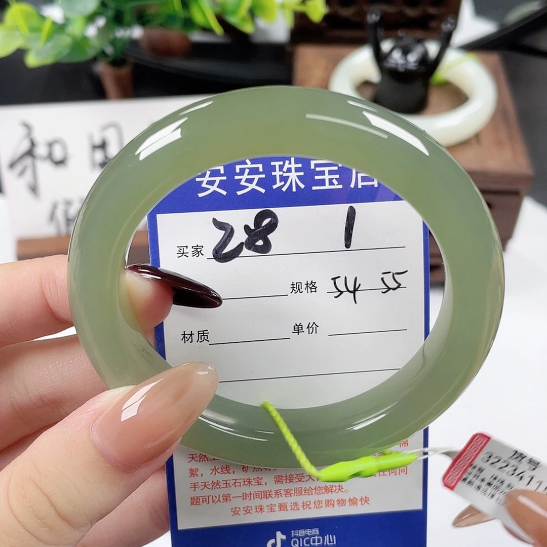 和田玉未镶嵌手镯