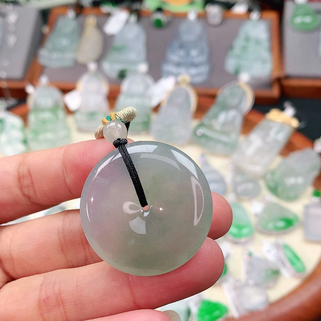 颈饰未镶嵌翡翠平安扣