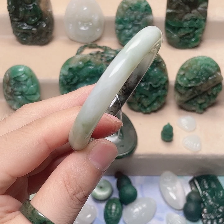 未镶嵌独山玉手镯