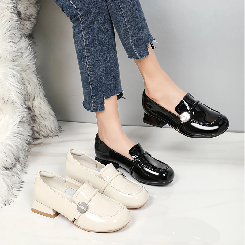 宽脚胖脚大码女鞋春季时尚英伦风软底通勤法式粗跟乐福鞋