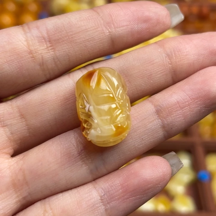 蜜蜡未镶嵌珠宝奇石满蜡俏色小貔貅微瑕