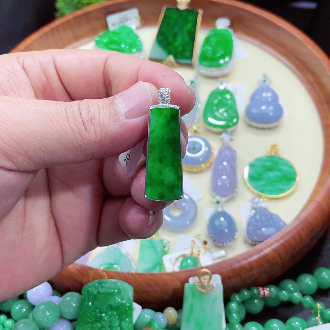 翡翠吊坠(不含链)未镶嵌