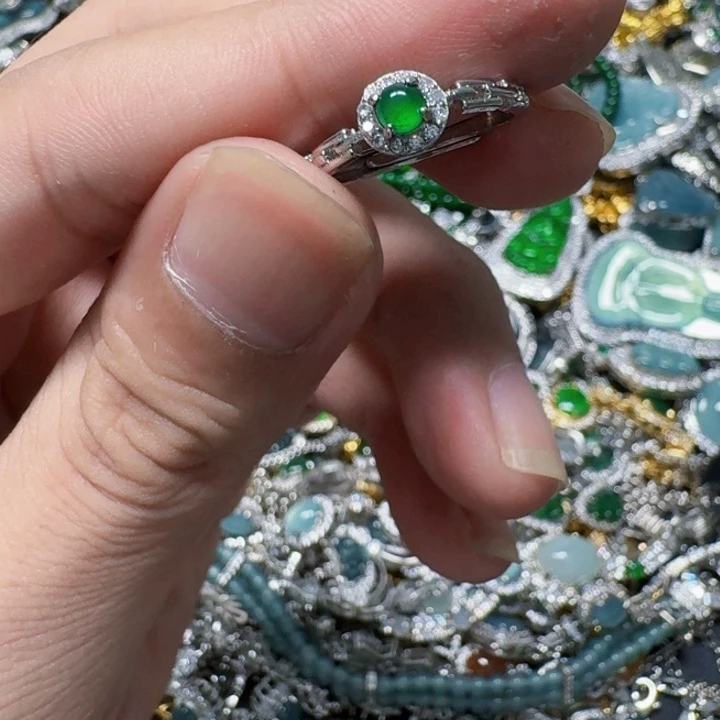 翡翠未镶嵌颈饰天然A货翡翠放漏