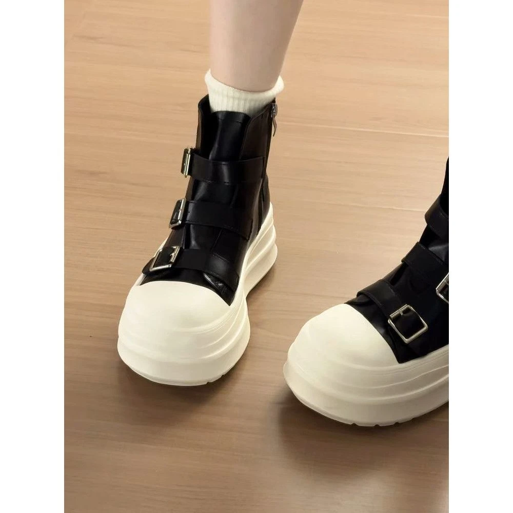 网红超软厚底增高黑白板鞋女2025秋季新款外穿皮带扣单鞋休闲板鞋