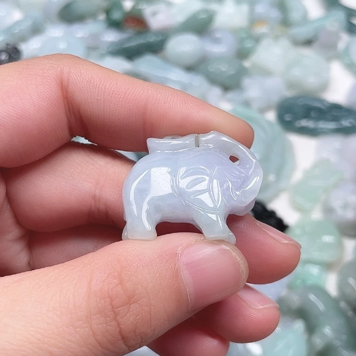 翡翠未镶嵌颈饰吉祥如意