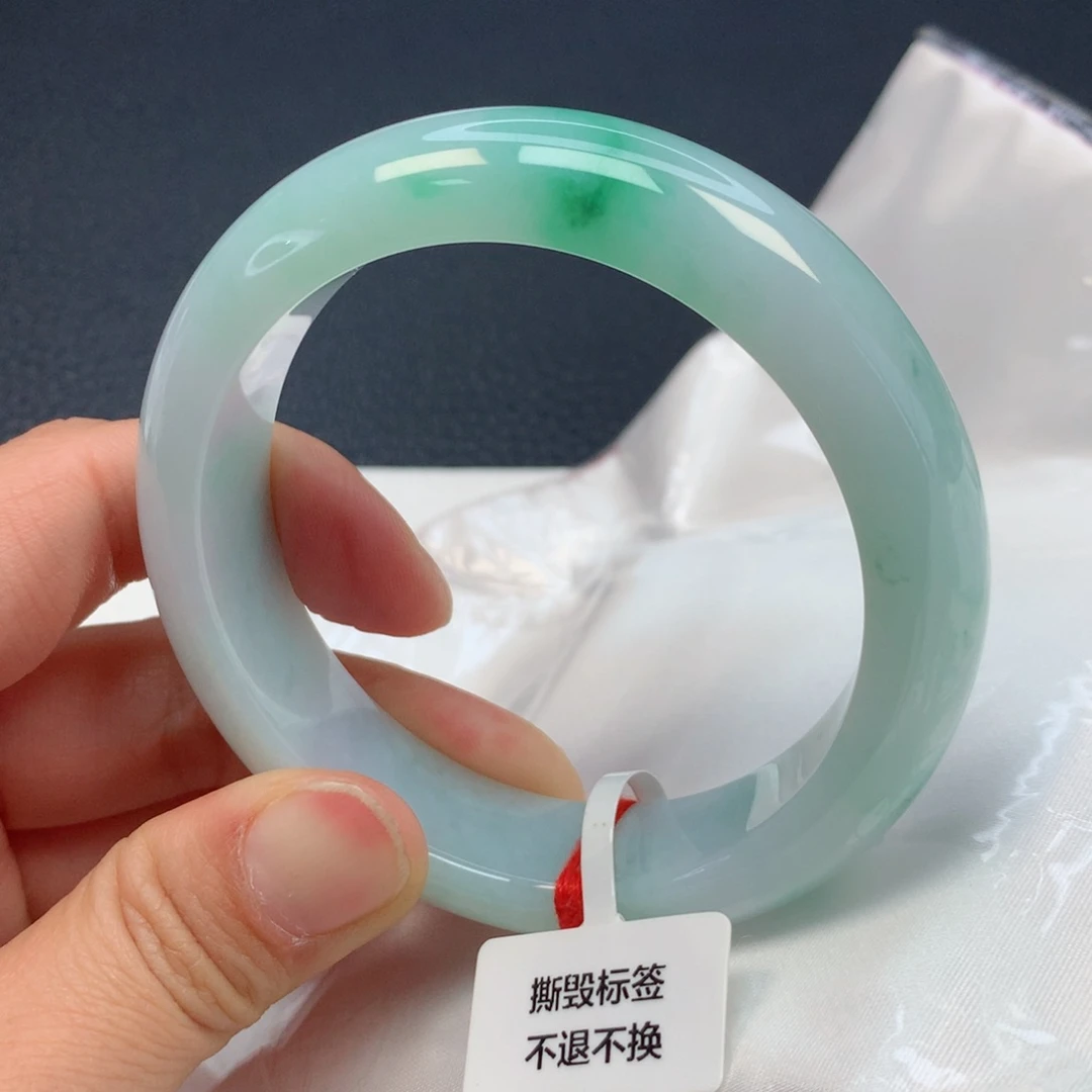 翡翠手镯未镶嵌57圈