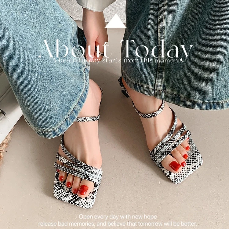 网红款凉拖鞋女款2025新款爆款真皮粗跟时尚百搭鞋子夏季一字拖鞋