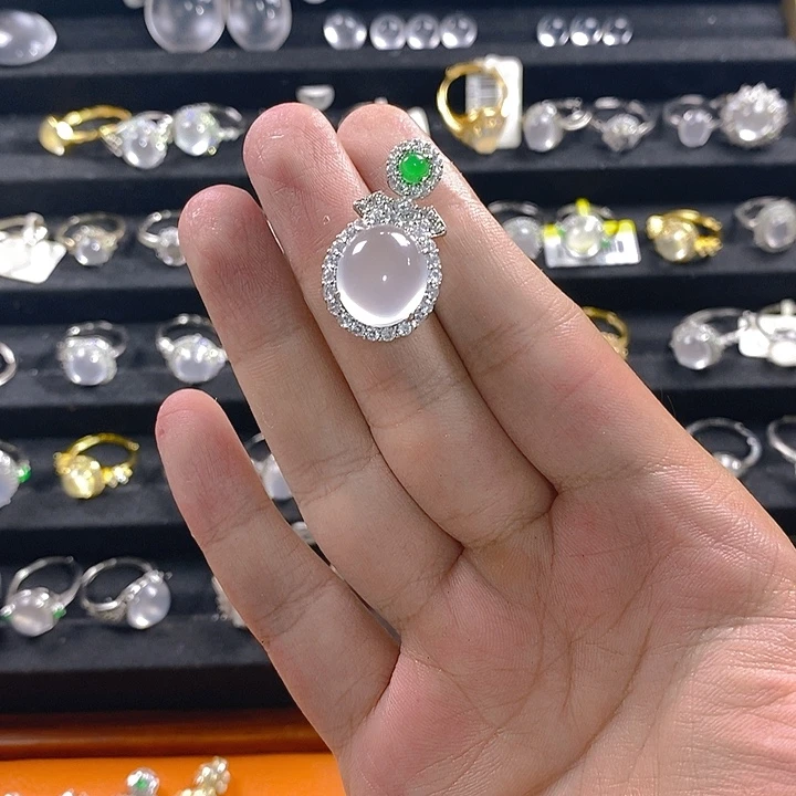 琴***女颈饰合金石英质玉
