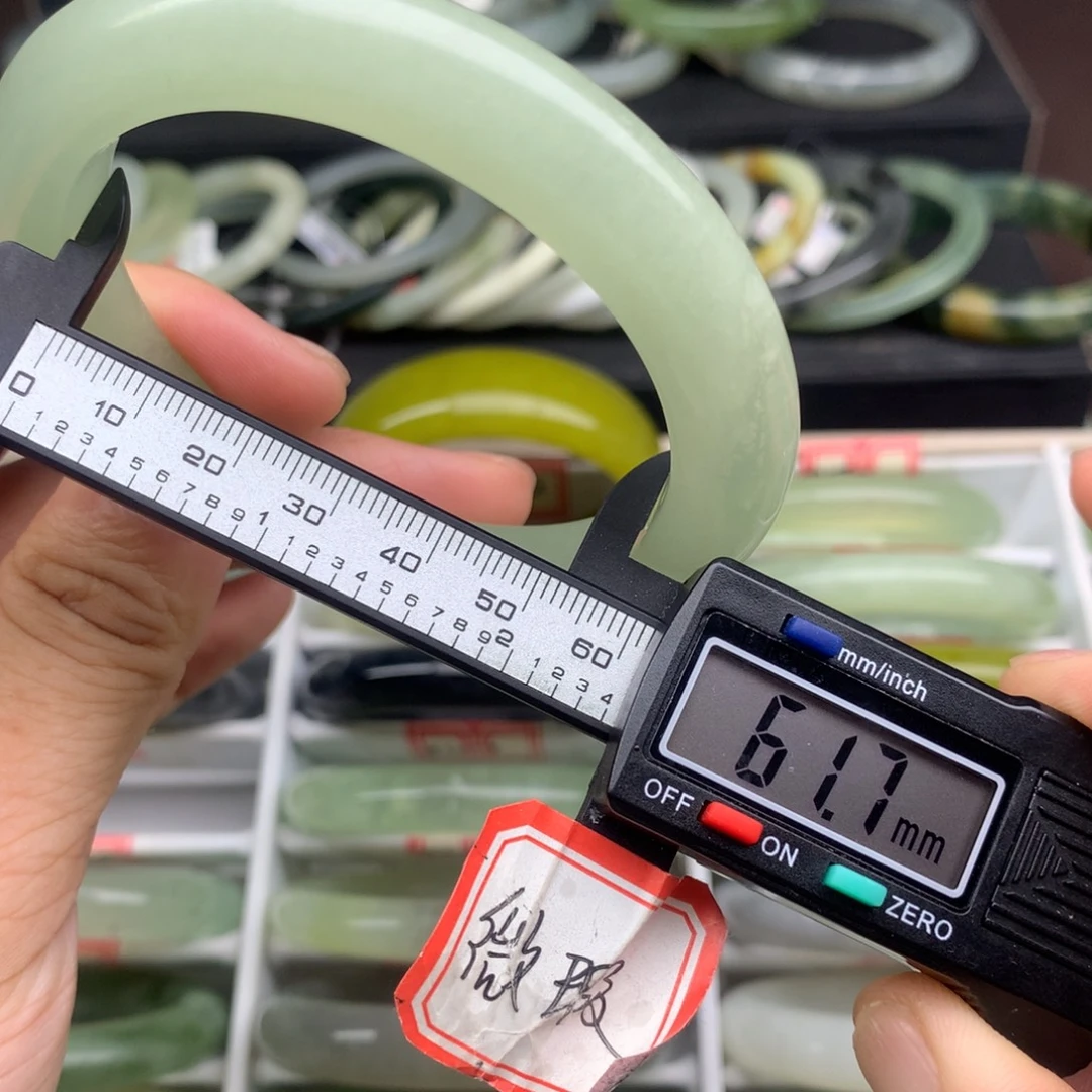 蛇纹石玉未镶嵌手镯847