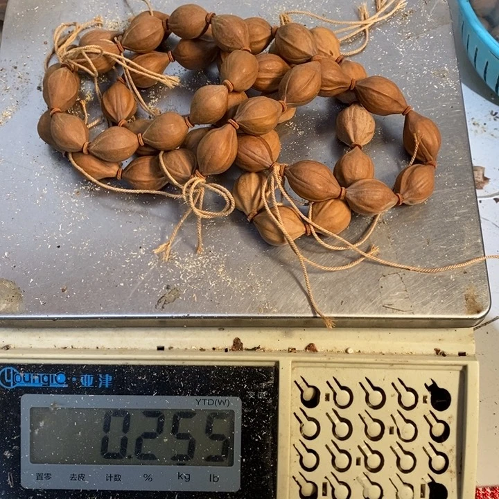 吊坠橄榄核从*。半斤