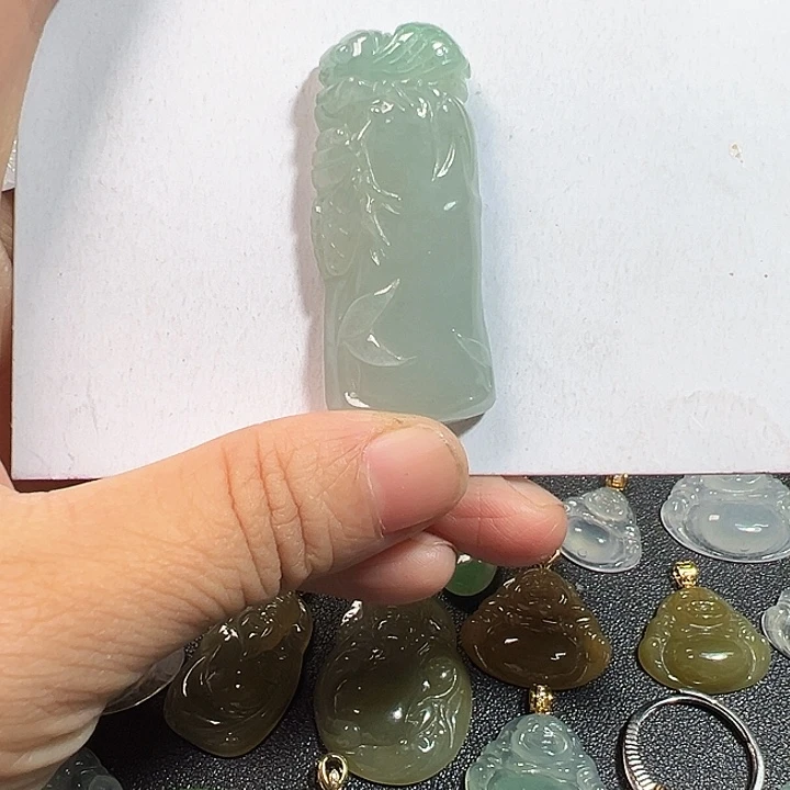 翡翠未镶嵌颈饰节节高