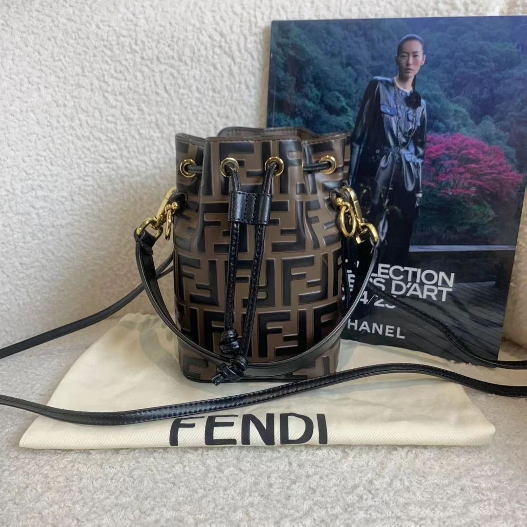 99新 FENDI/芬迪 壹臻/fendi老花水桶包 68300498