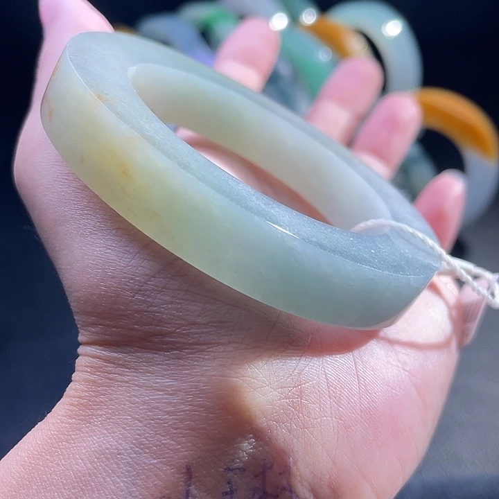 未镶嵌翡翠手镯定制翡翠