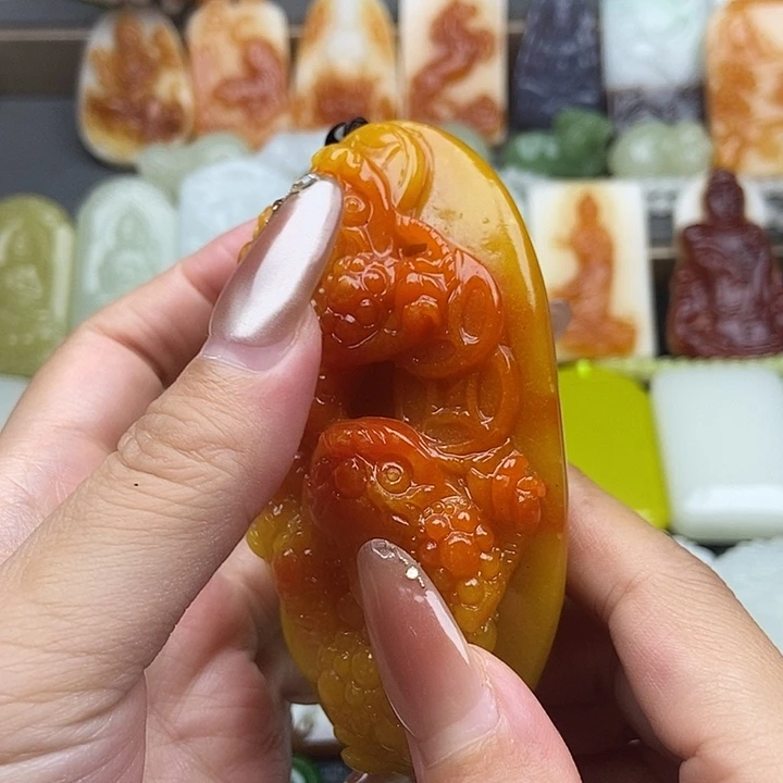 颈饰未镶嵌石英岩玉