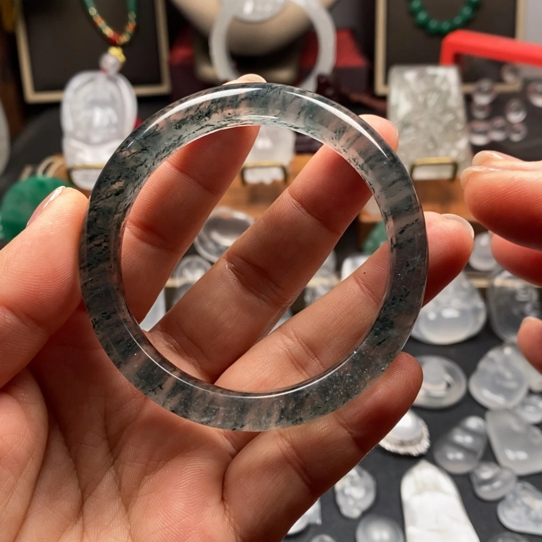 t***t石英质玉未镶嵌颈饰