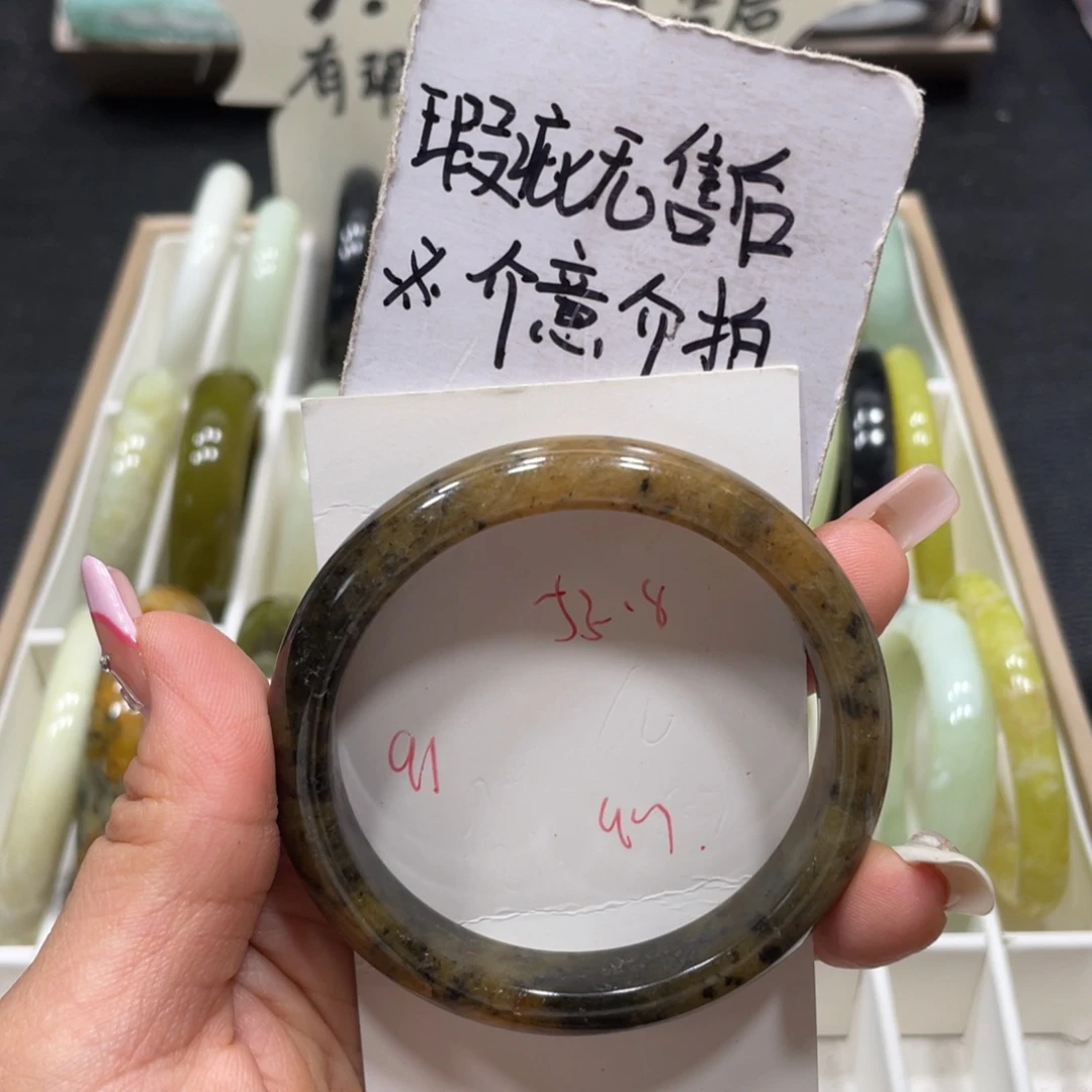蛇纹石玉未镶嵌手镯
