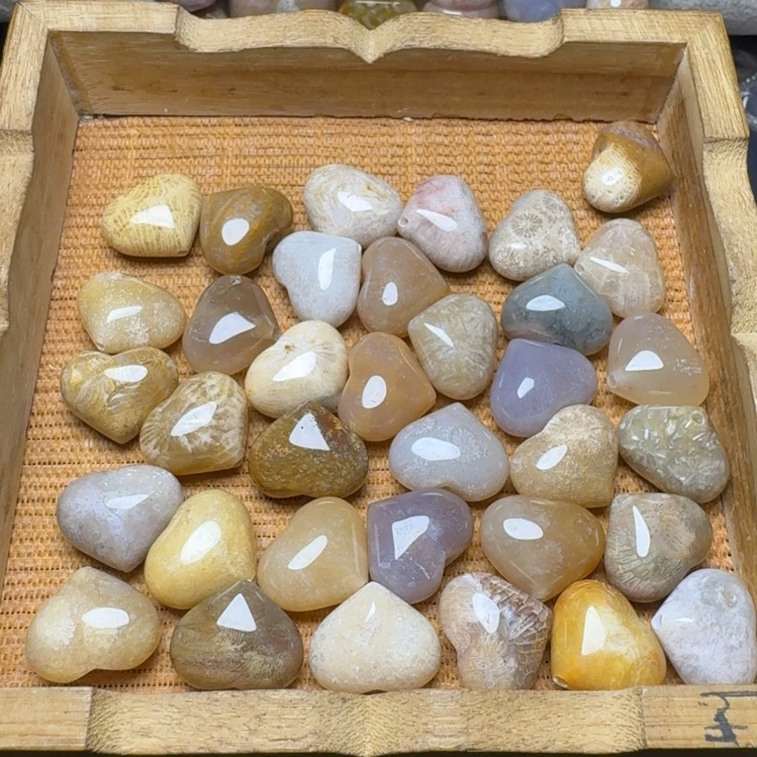 硅化玉未镶嵌随机发50个，通孔爱心