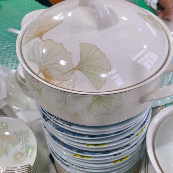 瓷片银杏九寸汤锅一个带大勺微瑕