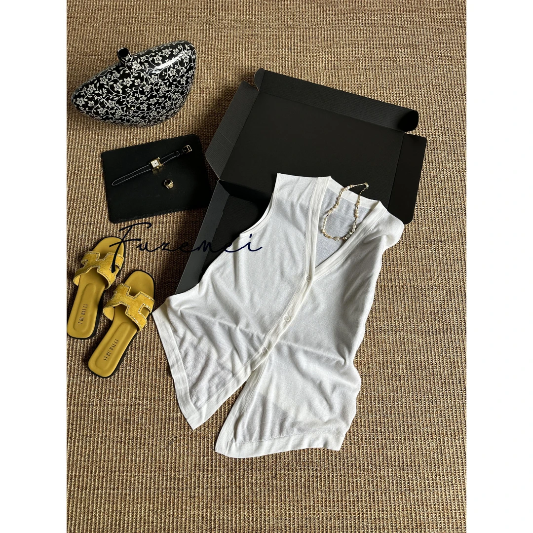 （松驰有度）设计V领凸显女性性感锁骨高级面料顺滑百搭V领背心