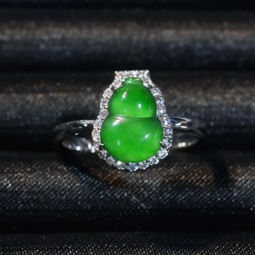 天然A货翡翠葫芦优雅戒指经典镶嵌款多样性发其一