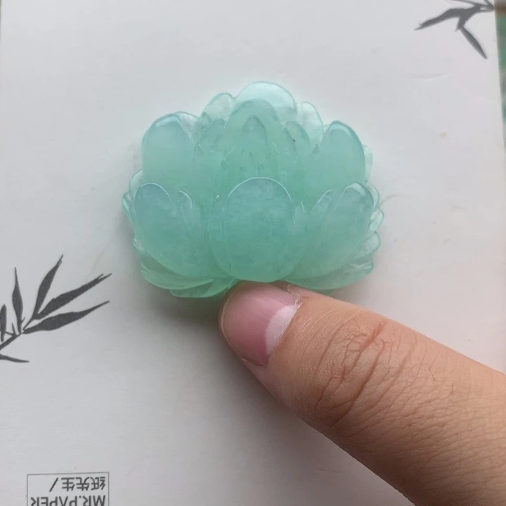 未镶嵌岫玉颈饰牡丹花