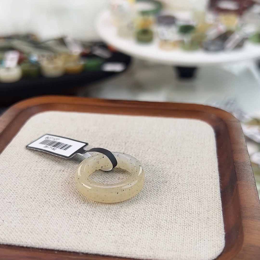 和田玉未镶嵌戒指17.5奶糖轮胎N41