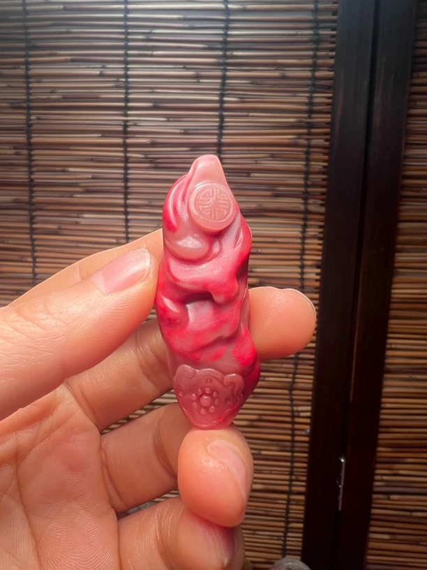 昌化鸡血石挂件，美美美