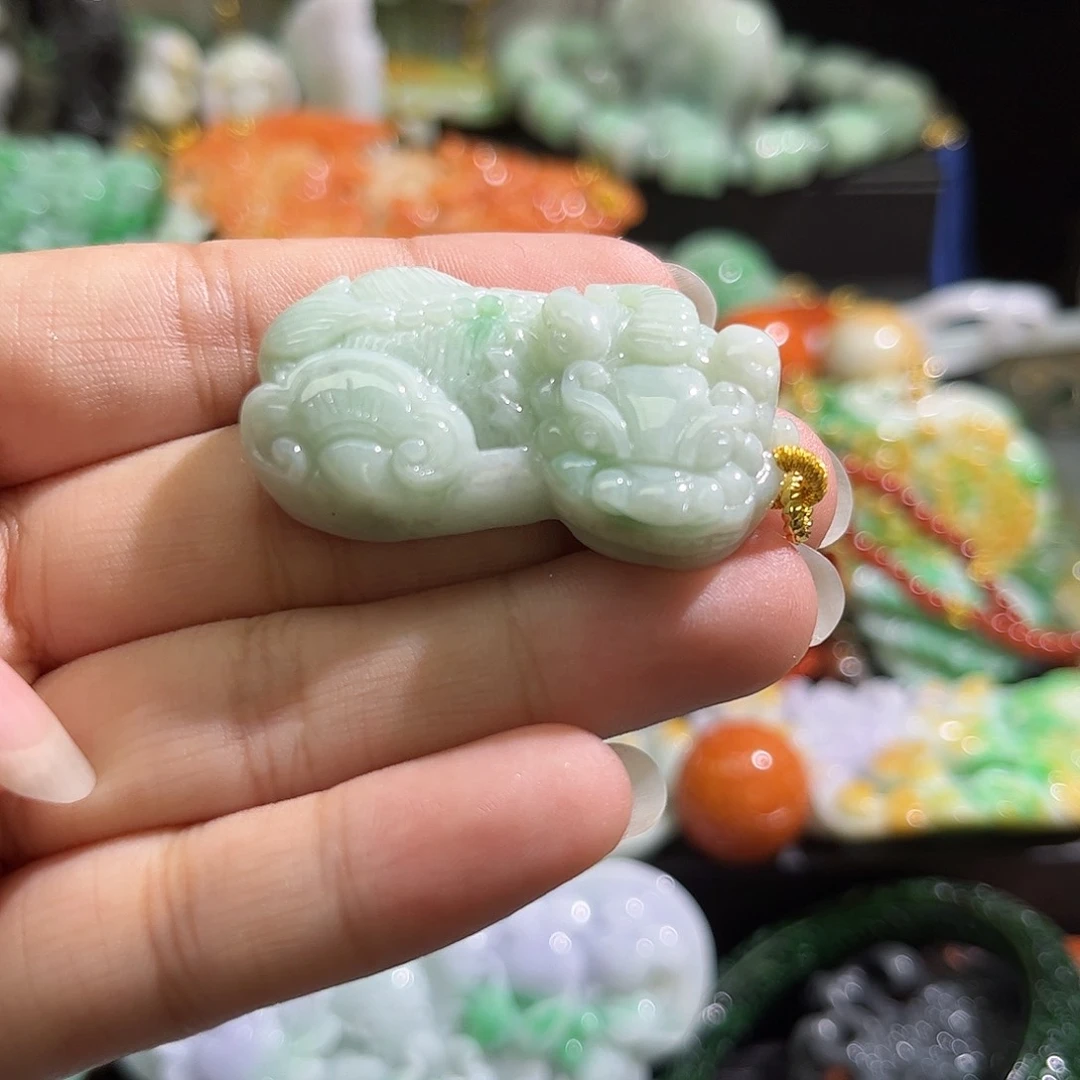翡翠未镶嵌颈饰待编织