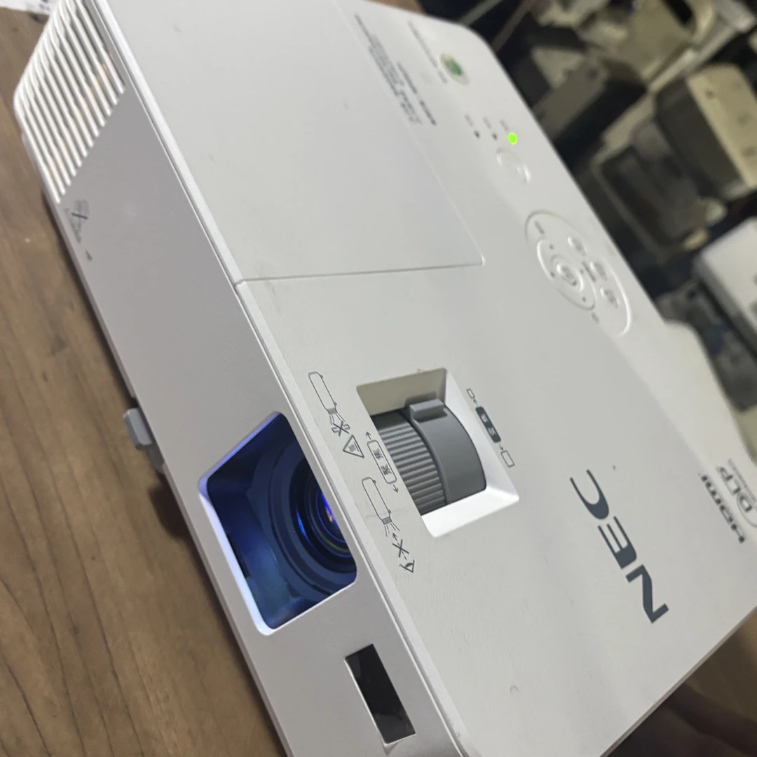 二手 nec 1280.800投影仪 运费自理
