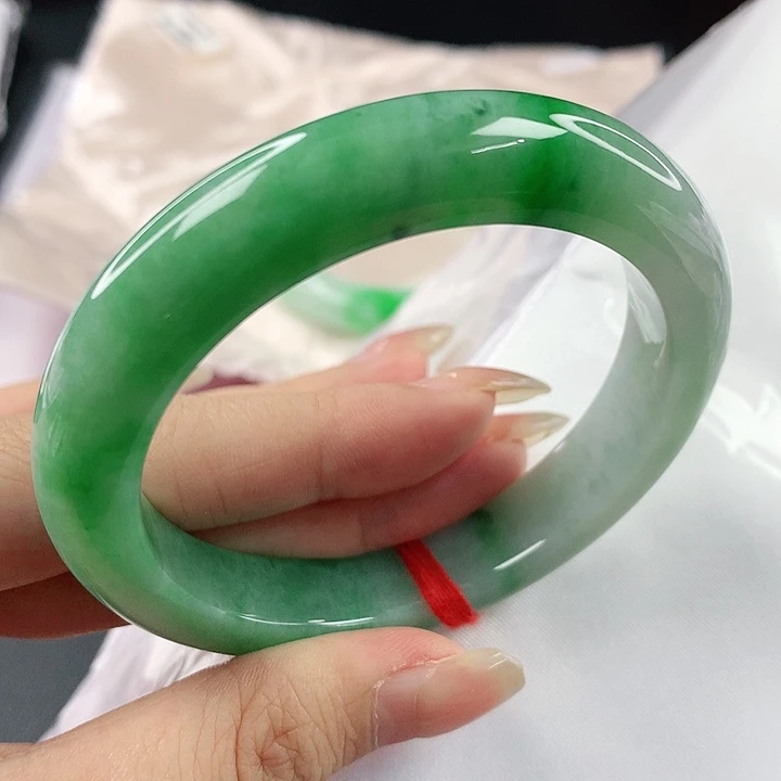 未镶嵌手镯翡翠，895