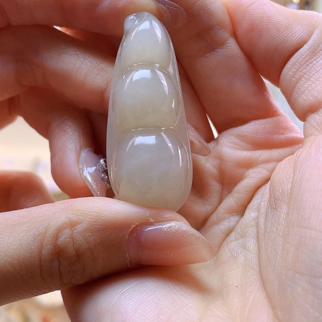 和田玉吊坠(赠链)未镶嵌青****）