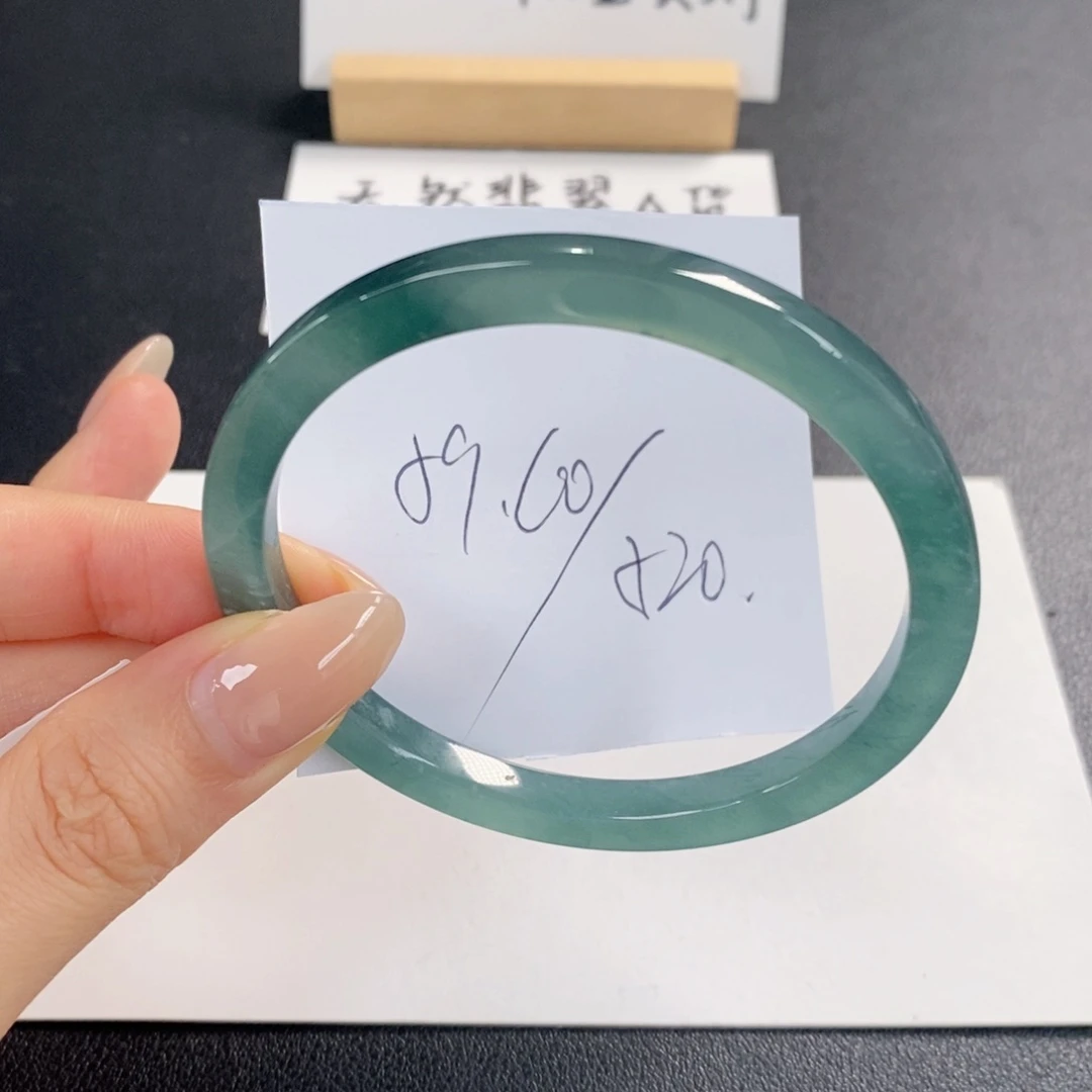 翡翠手镯未镶嵌天然翡翠