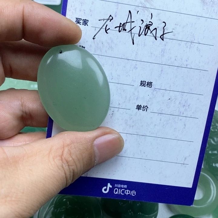 东陵石未镶嵌颈饰龙**子