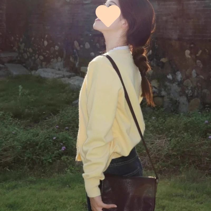时尚百搭显瘦洋气韩版小众设计感上衣针织衫毛衣女装长袖开衫 奶