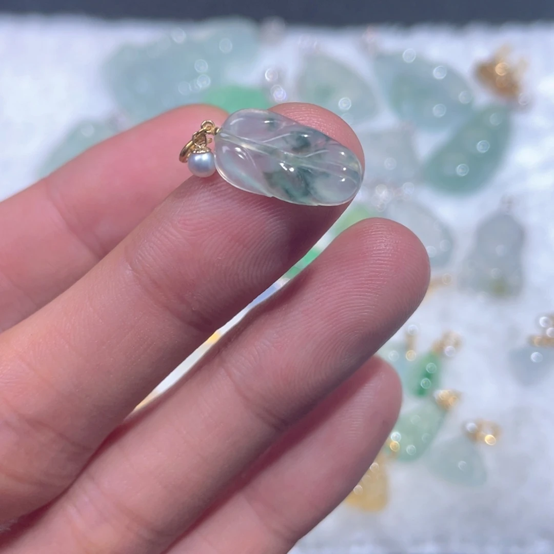 翡翠18K金镶嵌颈饰翡翠