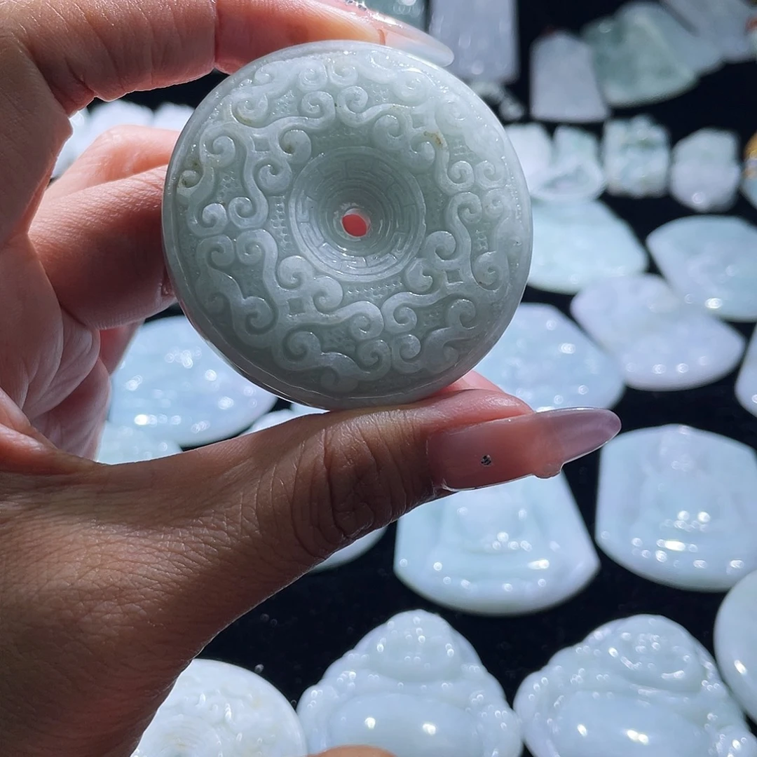 翡翠未镶嵌颈饰平安扣