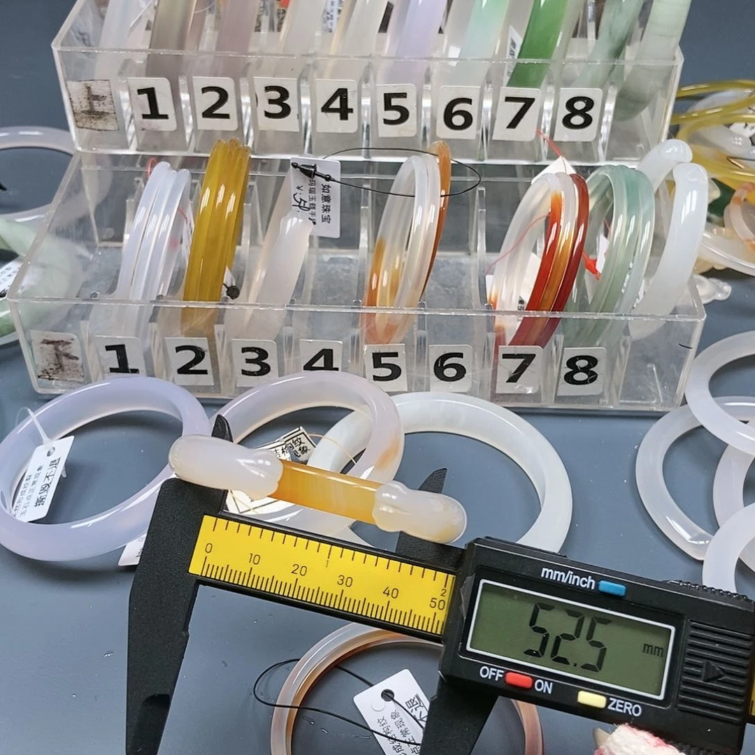 玛瑙/玉髓手镯未镶嵌64