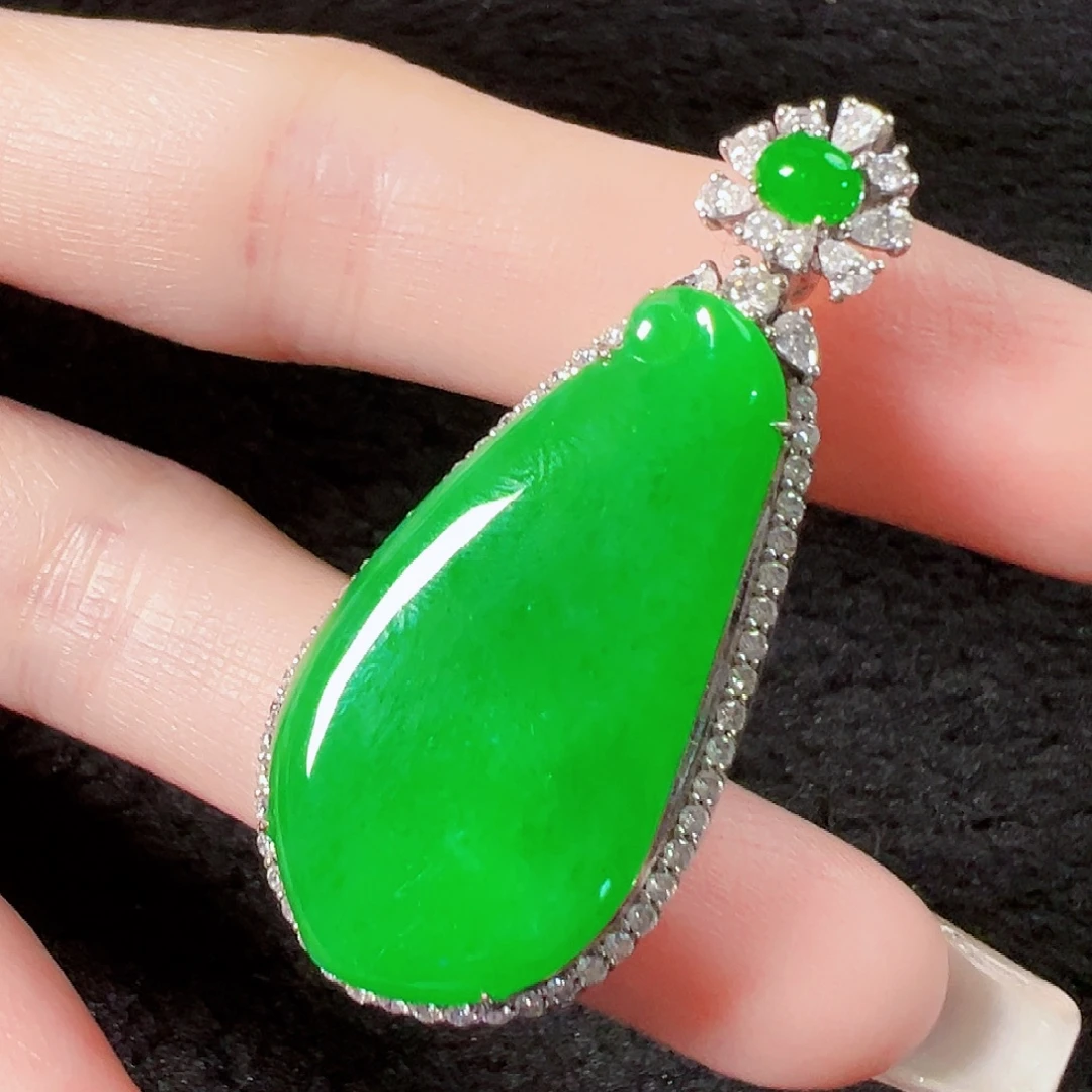 翡翠18K金镶嵌颈饰签收后24小时鉴赏期，过时不退