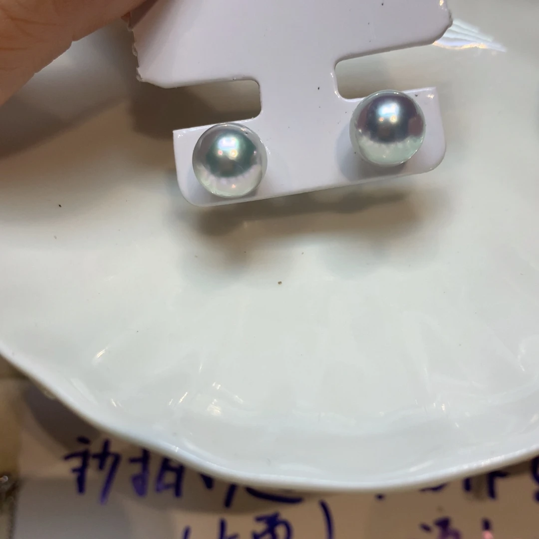 18K金镶嵌海水珍珠耳饰